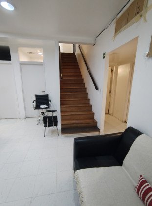 Venta de Local de 139 m² Totales con Sotano con Vidriera a La Calle Larrea