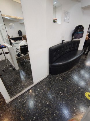 Venta de Local de 139 m² Totales con Sotano con Vidriera a La Calle Larrea