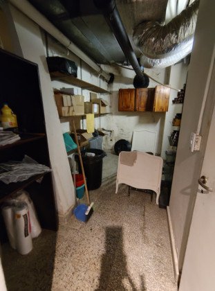 Venta de Local de 139 m² Totales con Sotano con Vidriera a La Calle Larrea