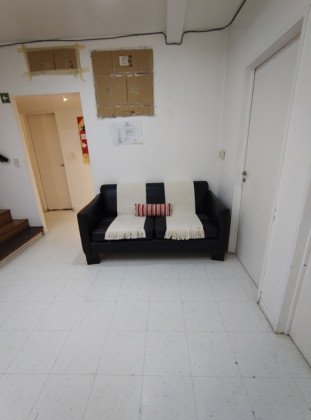 Venta de Local de 139 m² Totales con Sotano con Vidriera a La Calle Larrea