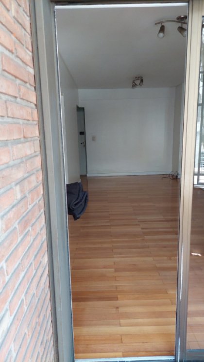 2 AMBIENTES DE (45M2) ALQUILER CON EXPENSAS Y ABL INCLUIDAS, LUMINOSO, CON BALCON AL FRENTE